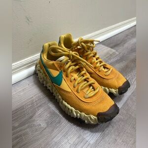 Nike Overbreak Yellow  and Teal Sneakers